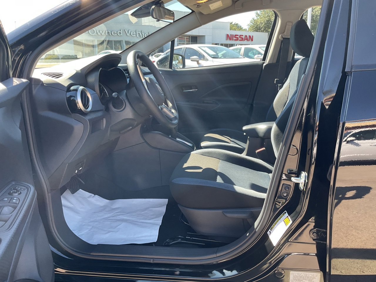 Used 2025 Nissan Versa SV FWD image 8