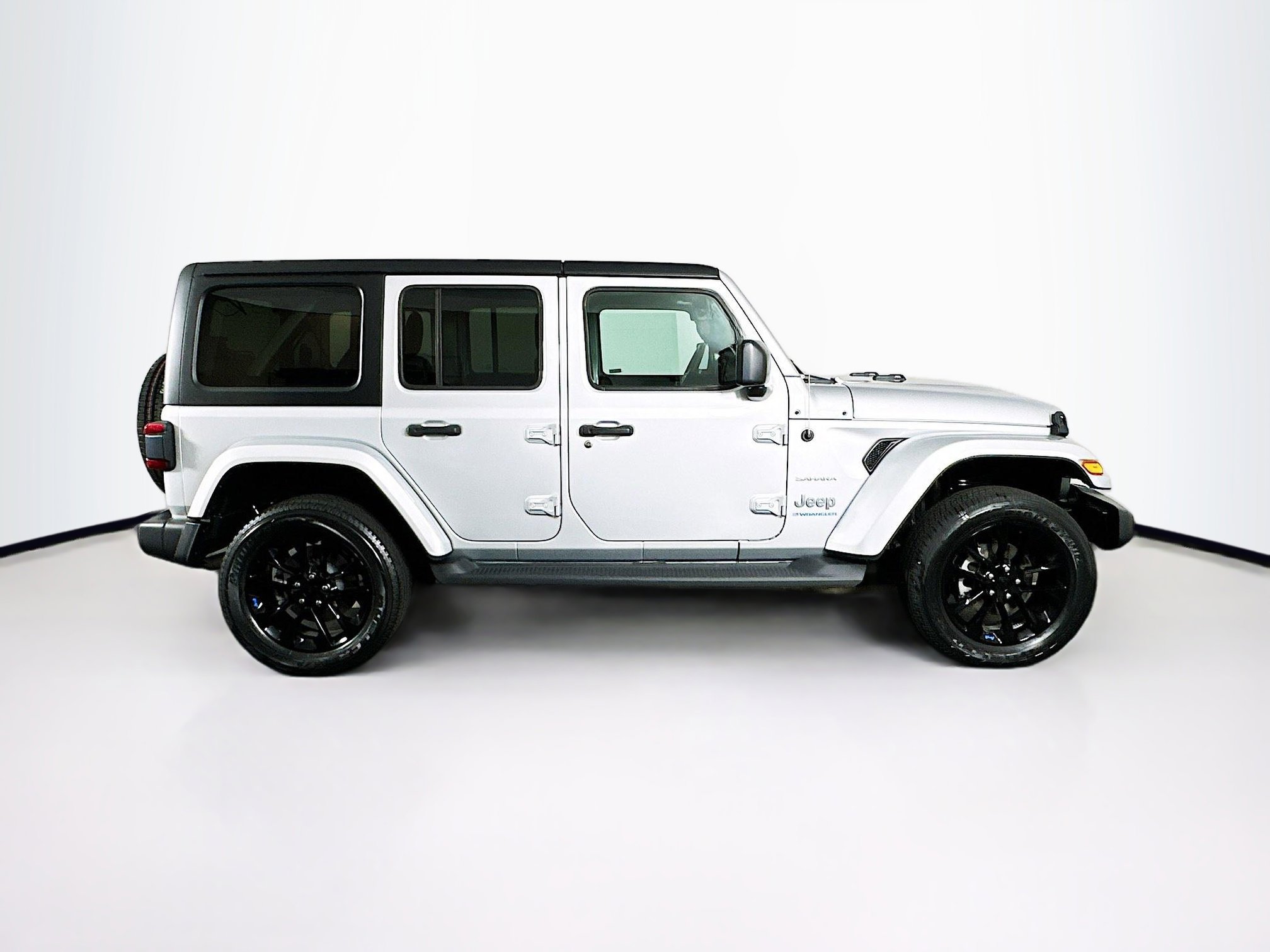 Used 2023 Jeep Wrangler Unlimited Sahara w/ Cold Weather Group AWD/4WD image 10