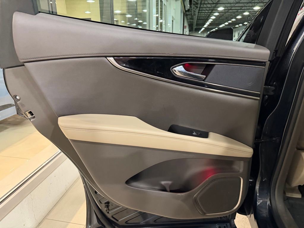 Used 2023 Lincoln Nautilus Reserve AWD/4WD image 24