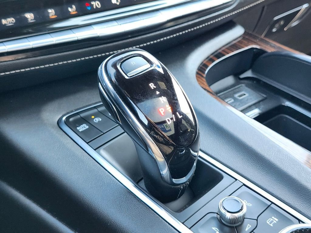 Used 2023 Cadillac Escalade Premium Luxury w/ LPO, Floor Liner Package AWD/4WD image 28