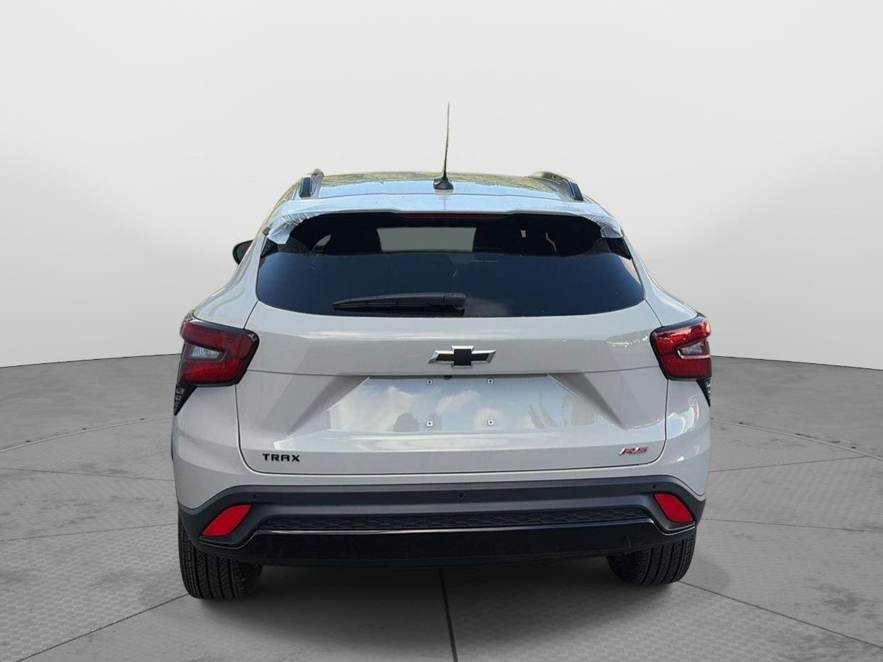 New 2026 Chevrolet Trax RS w/ Sunroof Package FWD image 4