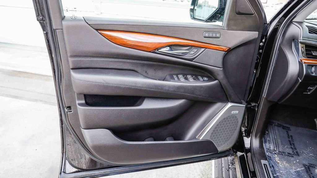 Used 2018 Cadillac Escalade ESV Premium Luxury image 26