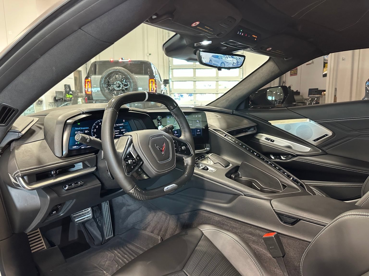 Used 2025 Chevrolet Corvette Z06 RWD image 11