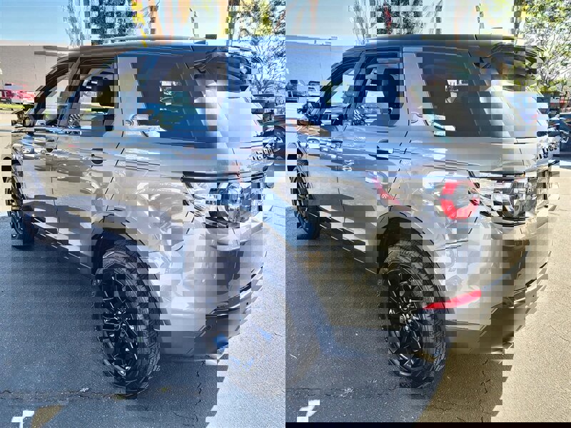 Used 2019 Land Rover Discovery Sport SE image 3