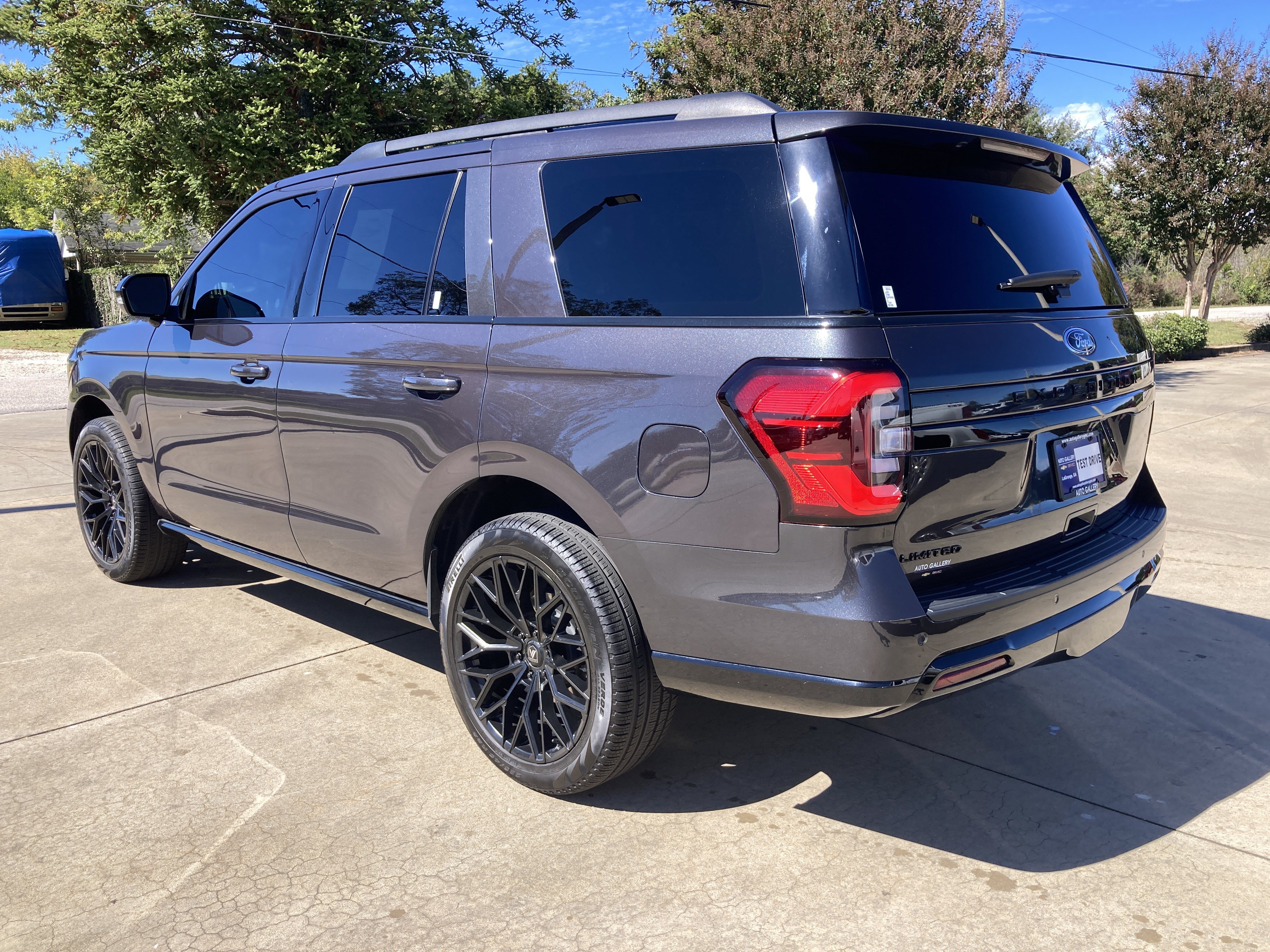 Used 2024 Ford Expedition Limited RWD image 8