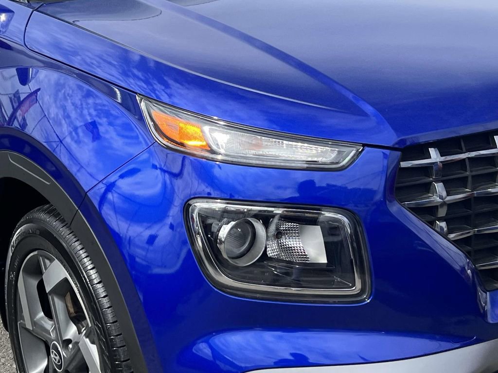 Certified 2025 Hyundai Venue SEL image 10