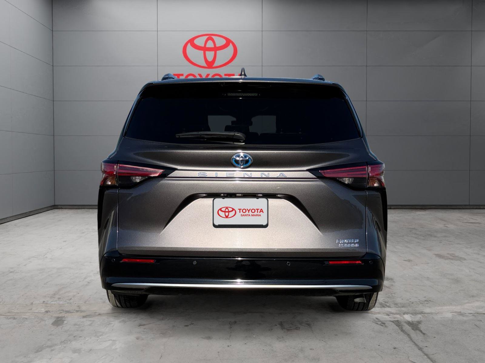 Certified 2024 Toyota Sienna Limited FWD image 4