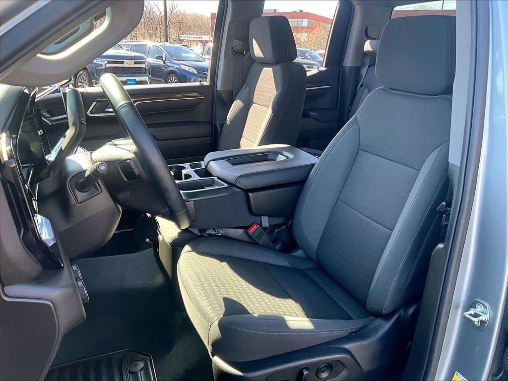 Used 2023 Chevrolet Silverado 1500 LT AWD/4WD image 10