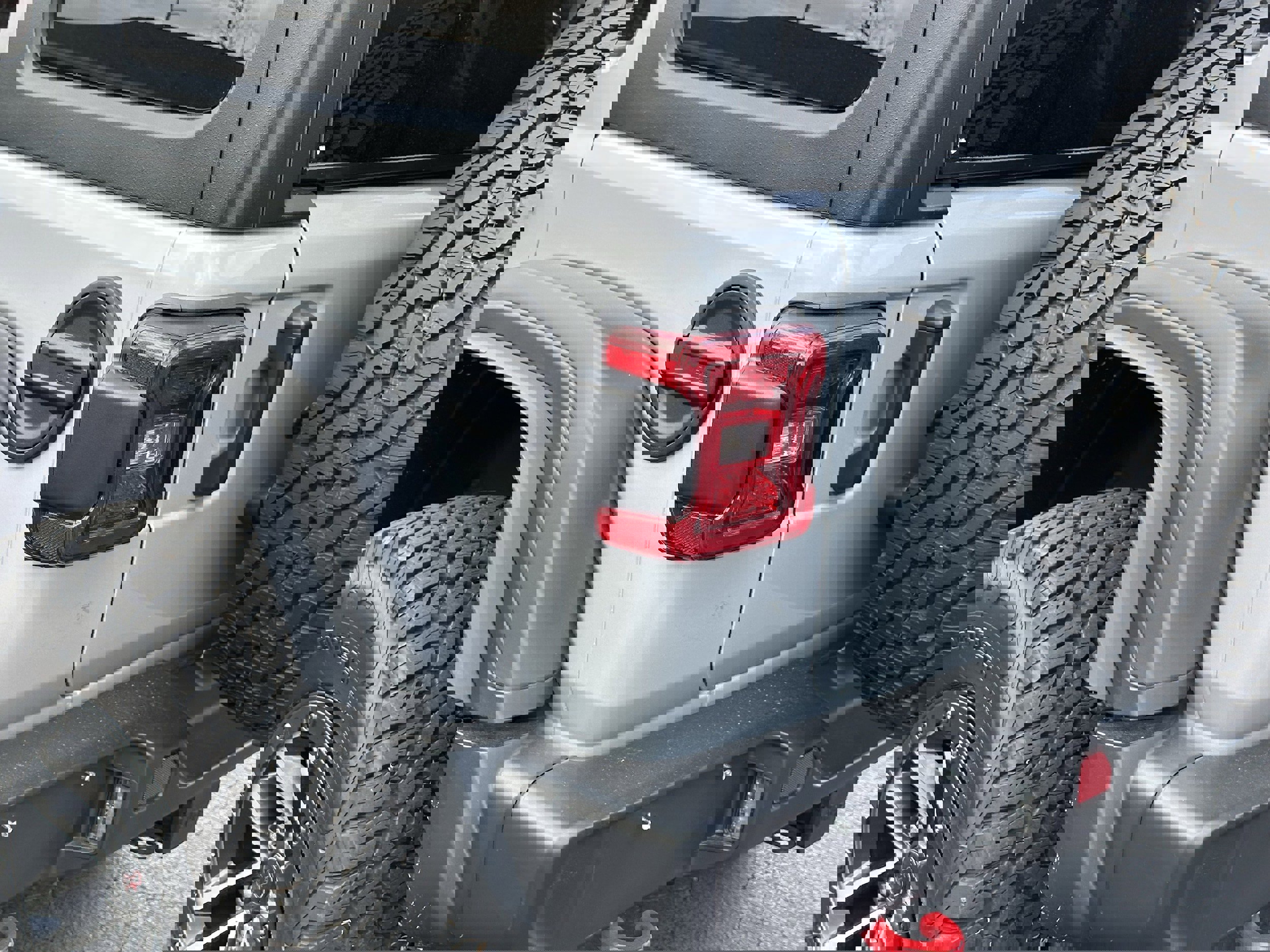 Used 2024 Jeep Wrangler Unlimited Rubicon w/ XTREMEE 35" Tire Package image 11