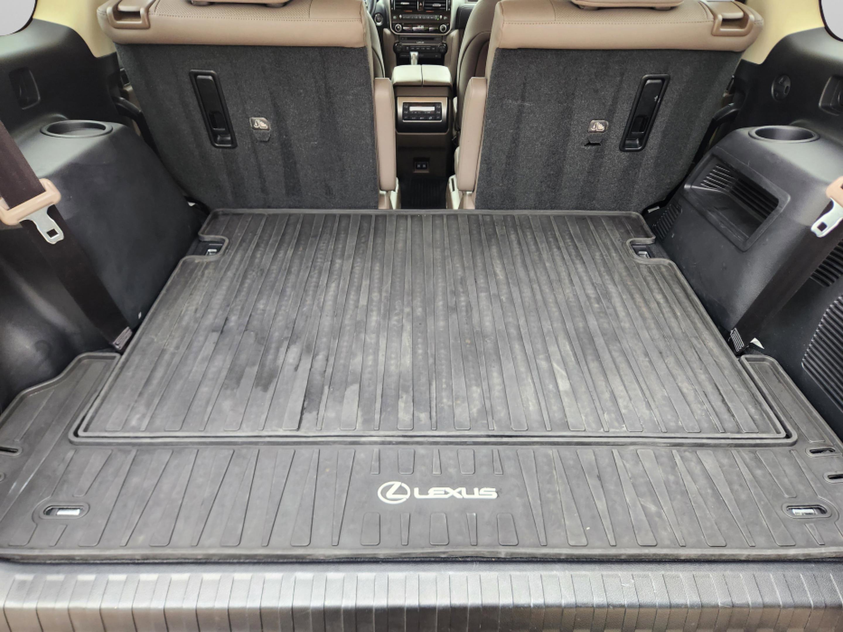 Used 2022 Lexus GX 460 Premium w/ Accessory Package AWD/4WD image 32