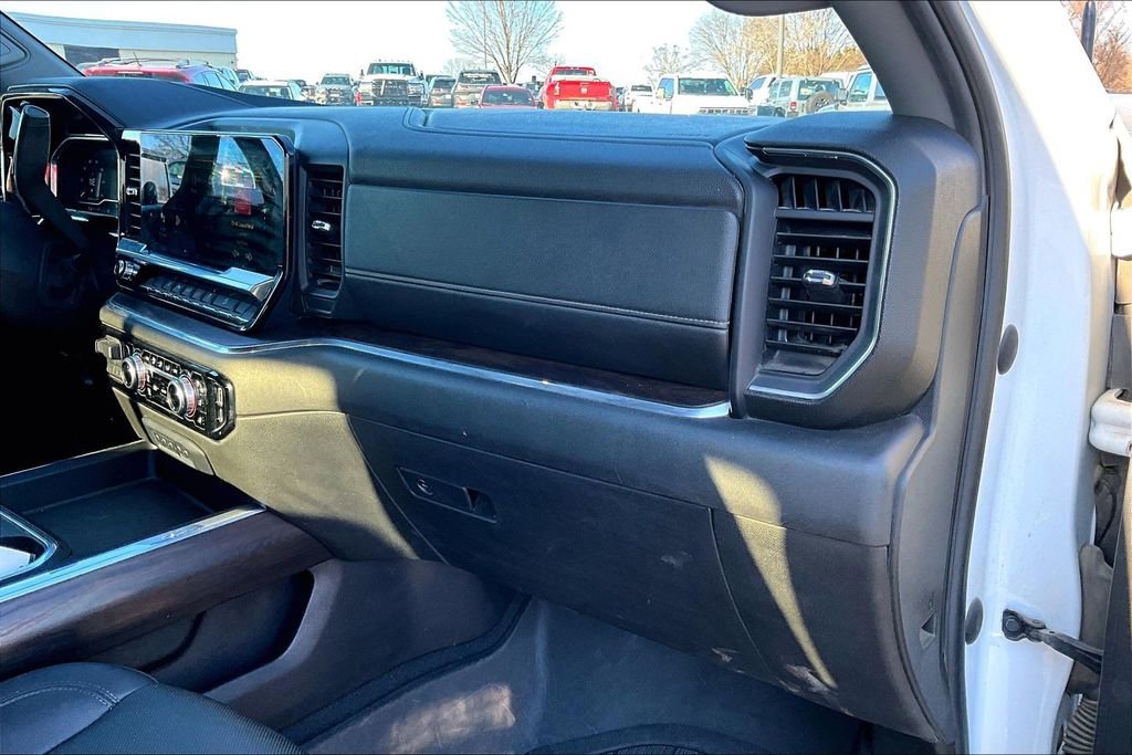 Used 2024 GMC Sierra 3500 SLT w/ SLT Premium Package image 12