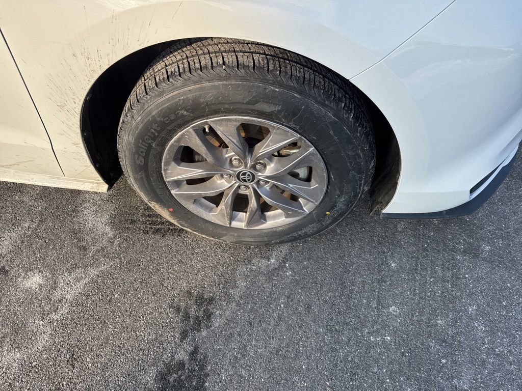 Used 2024 Toyota Sienna LE image 10