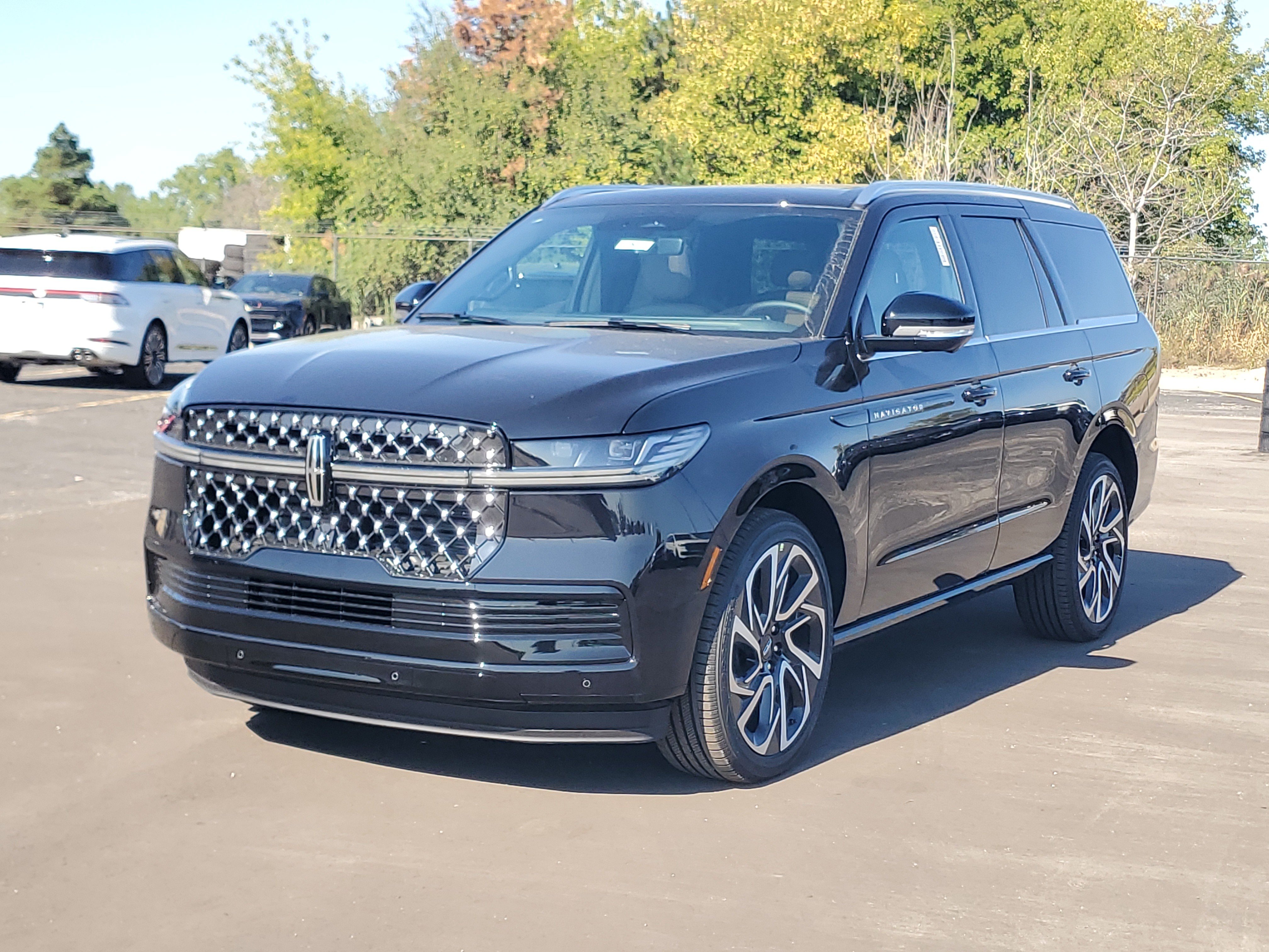 New 2027 Lincoln Navigator Black Label AWD/4WD video 2