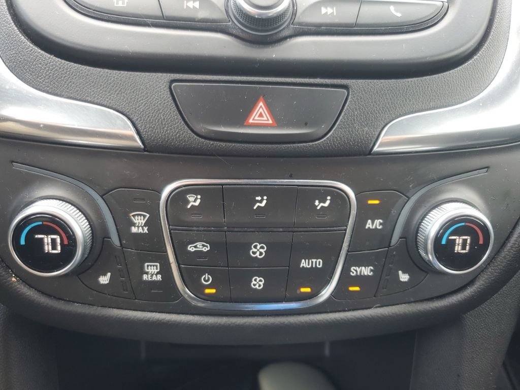 Used 2021 Chevrolet Equinox LT AWD/4WD image 16