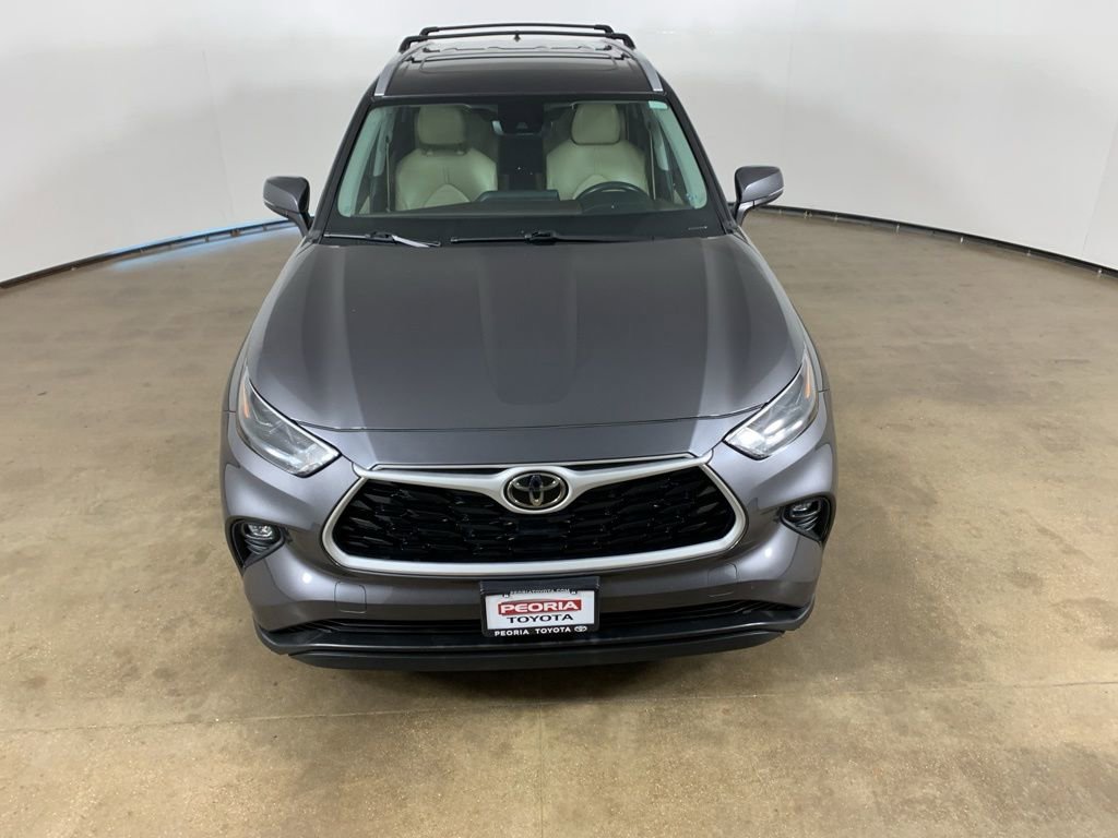 Used 2022 Toyota Highlander XLE FWD image 4