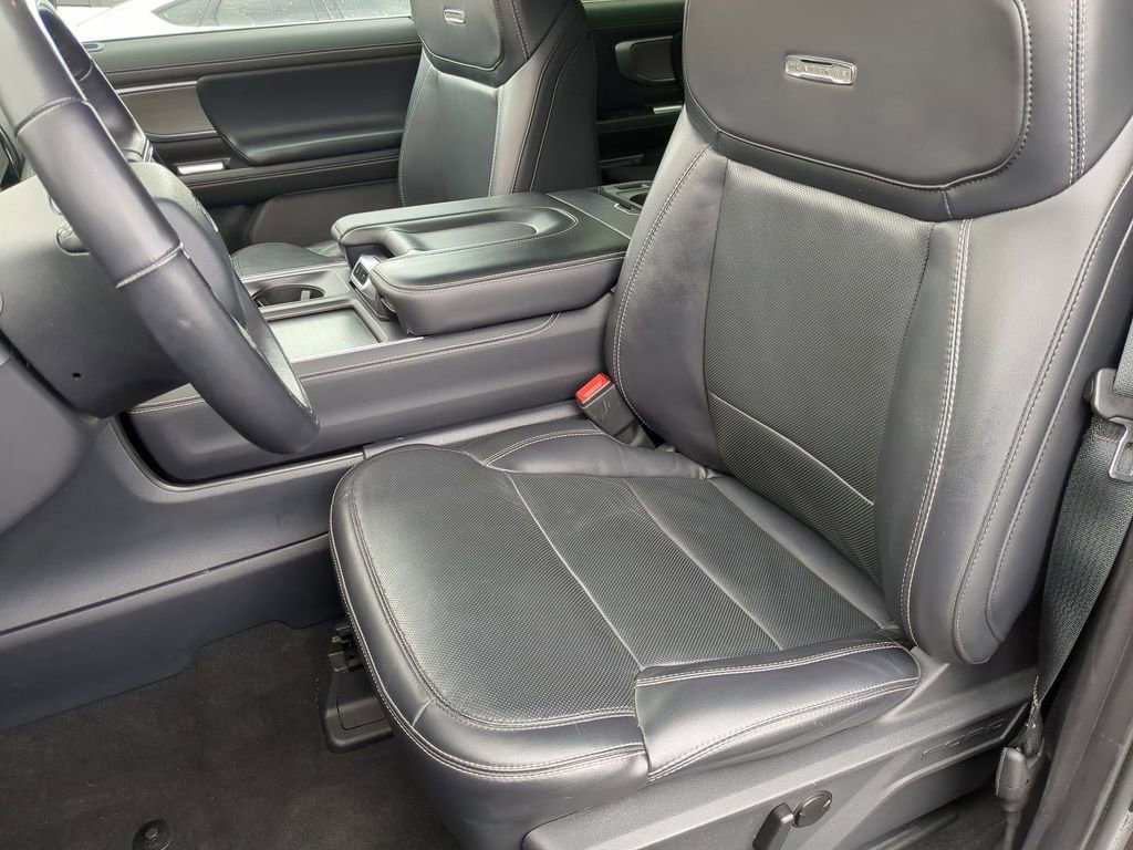 Used 2025 Ford Expedition Platinum image 25