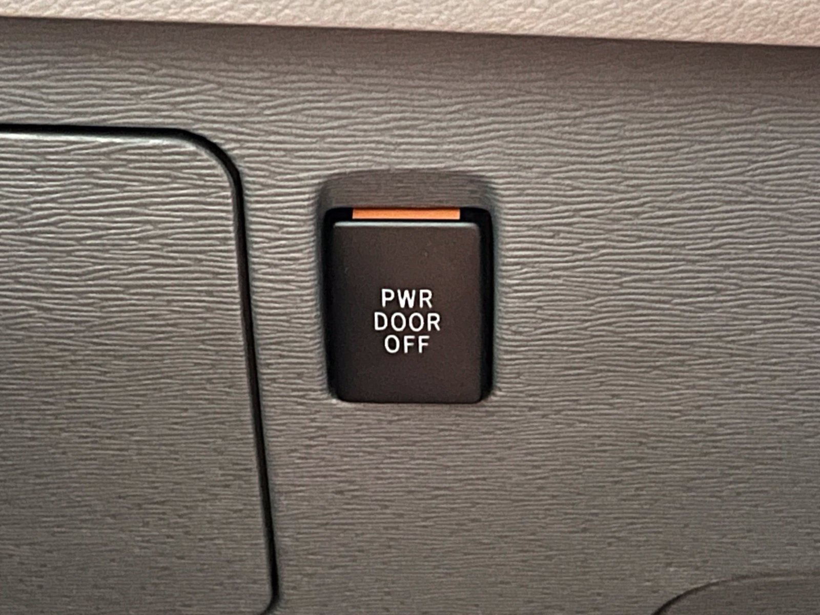 Used 2019 Toyota Sienna XLE w/ XLE Navigation Package FWD image 35