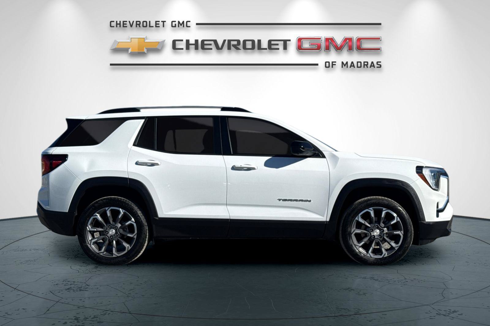 Used 2026 GMC Terrain Elevation w/ Elevation Premium Package AWD/4WD image 2