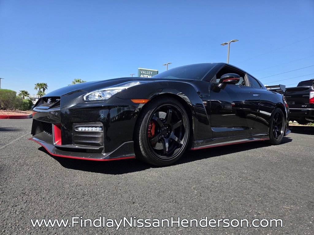 Used 2018 Nissan GT-R NISMO AWD/4WD image 2