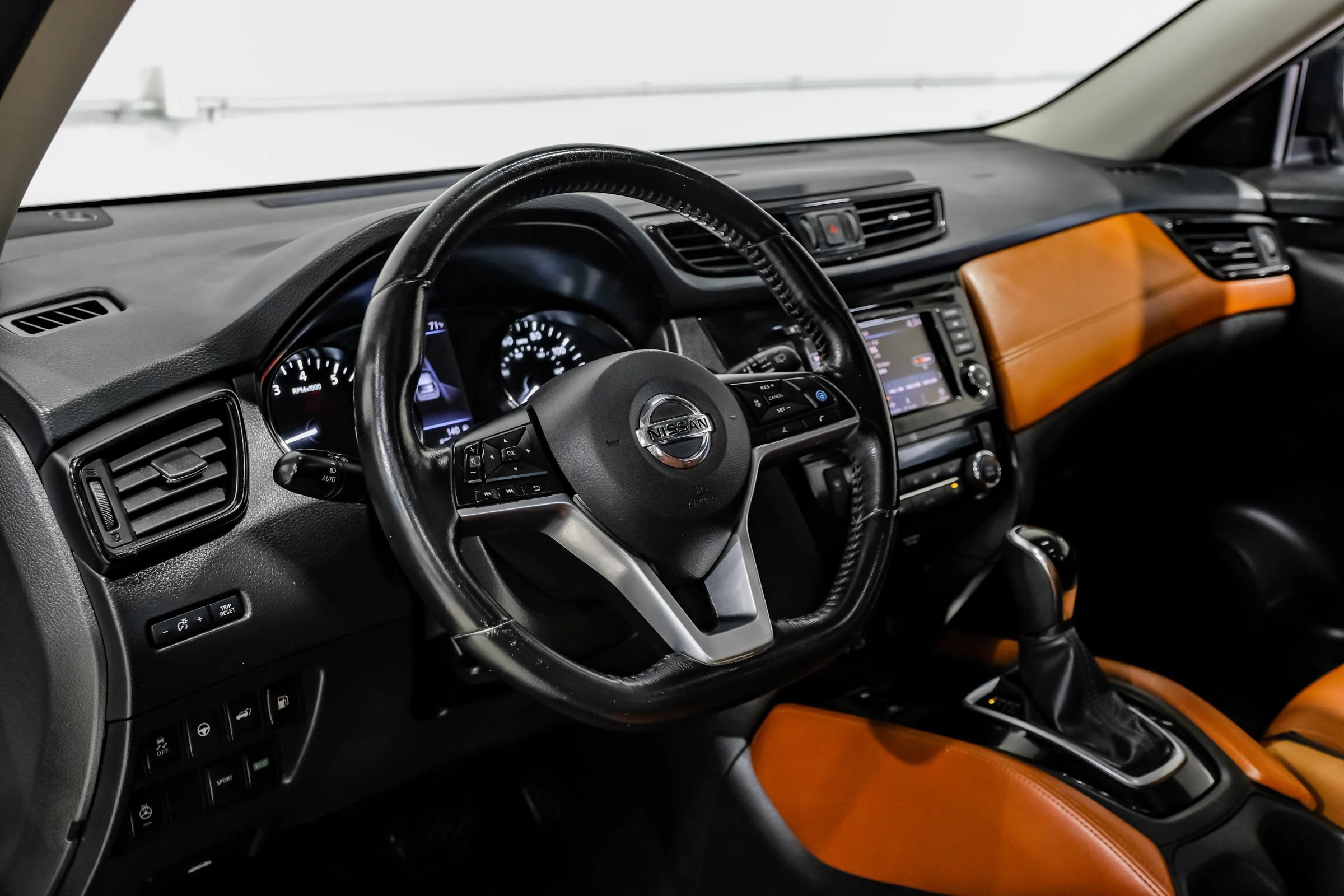 Used 2018 Nissan Rogue SL w/ Premium Package FWD image 25