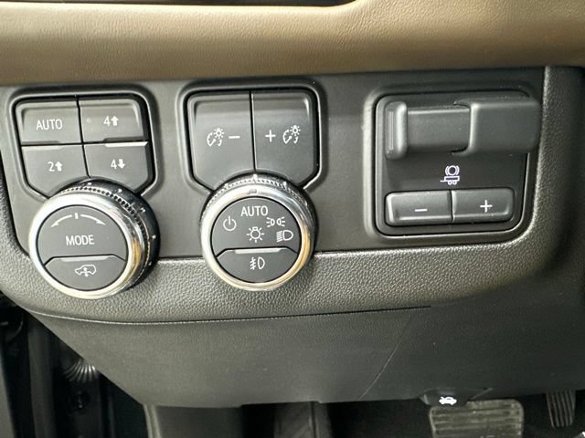 Used 2025 GMC Yukon XL Denali Ultimate AWD/4WD image 40