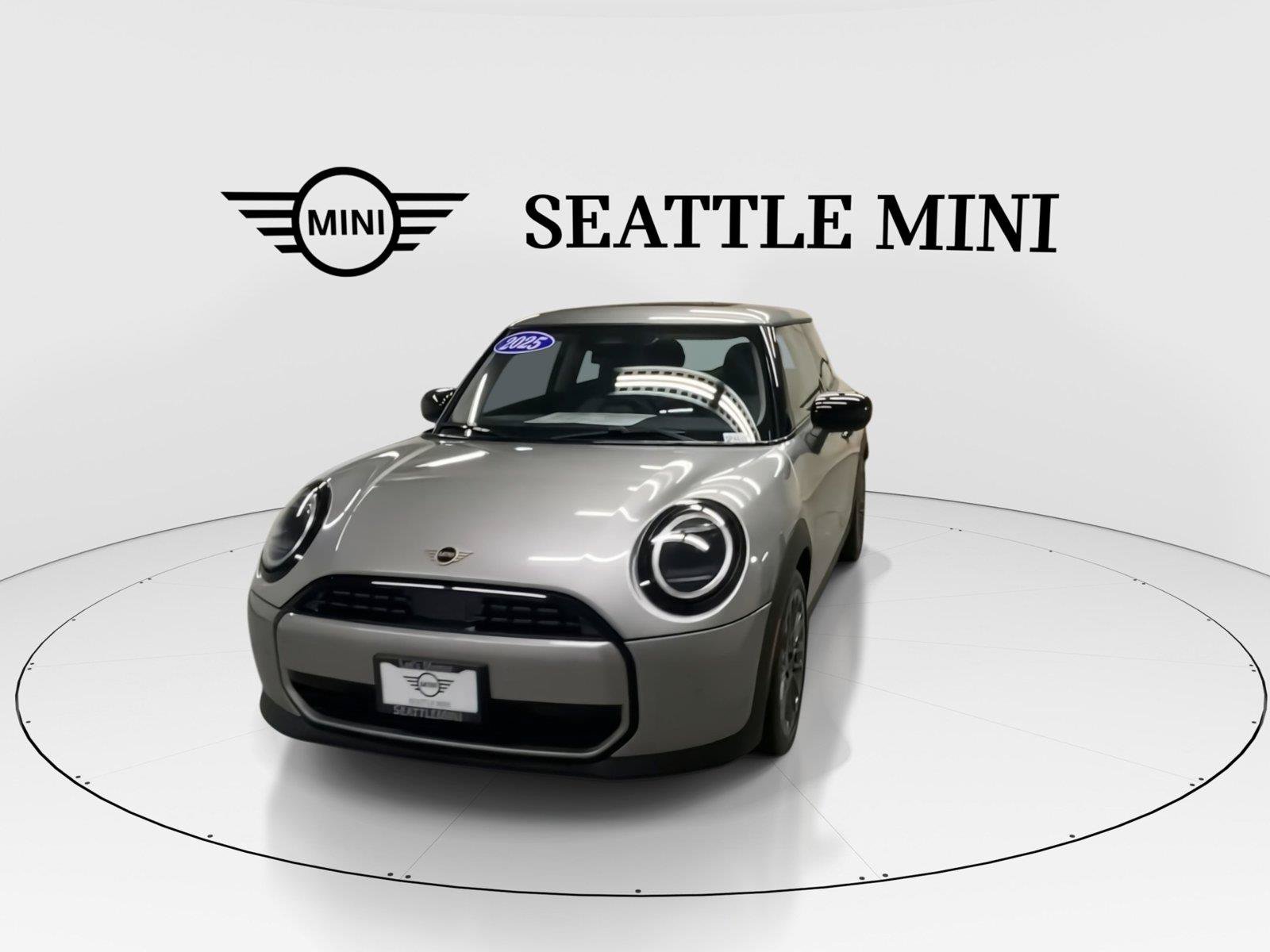 Used 2025 MINI Cooper 2-Door Hardtop FWD image 4