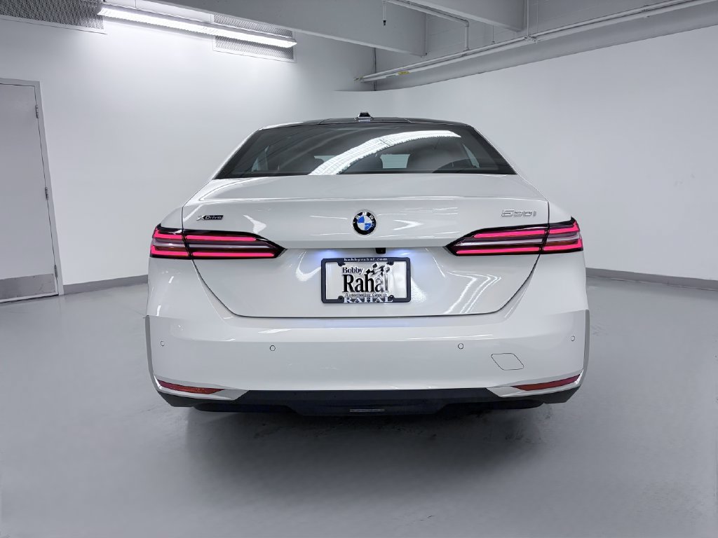 Used 2026 BMW 530i xDrive w/ Executive Package AWD/4WD image 5