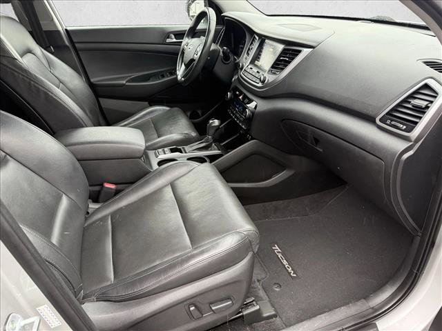 Used 2016 Hyundai Tucson Limited w/ Option Group 03 image 16