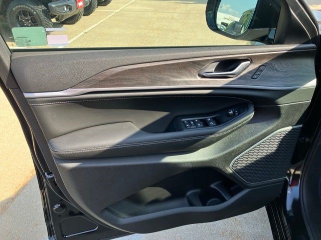 New 2026 Jeep Grand Cherokee Limited AWD/4WD image 9