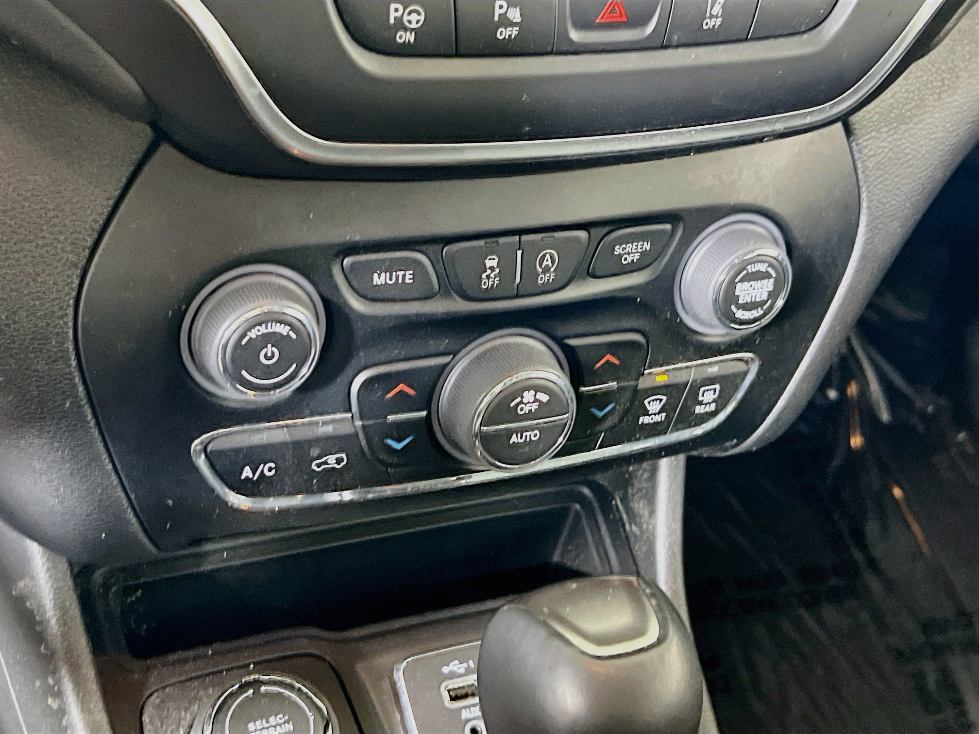 Used 2023 Jeep Cherokee Altitude Lux AWD/4WD image 16