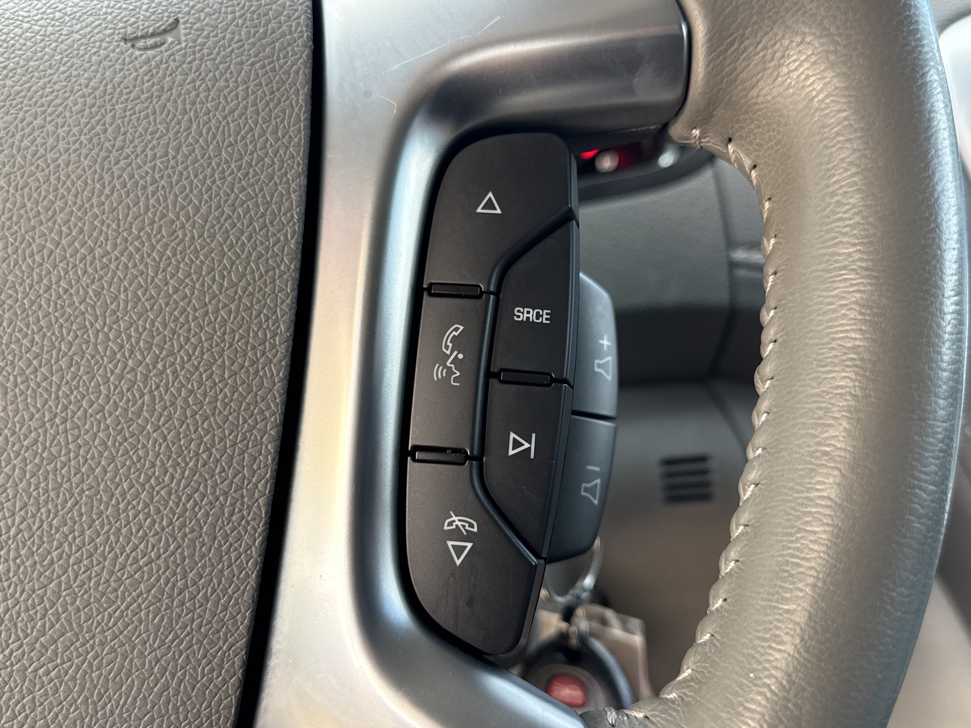 Used 2014 GMC Acadia SLE FWD image 20