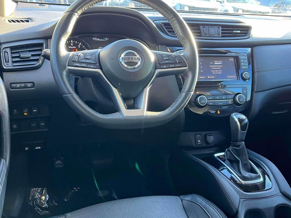 Used 2017 Nissan Rogue SL w/ SL Premium Package image 2