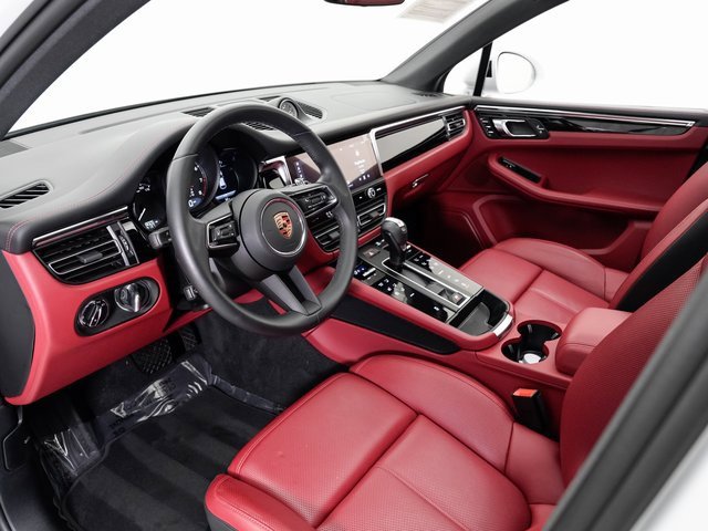 Used 2025 Porsche Macan image 4