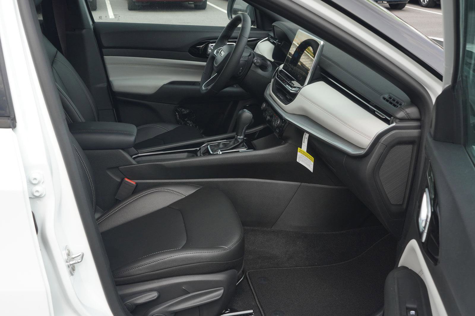New 2025 Jeep Compass Limited image 28