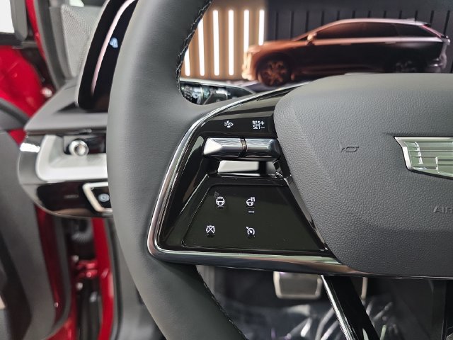 New 2027 Cadillac Optiq Luxury w/ LPO, Floor Liner Package AWD/4WD image 14