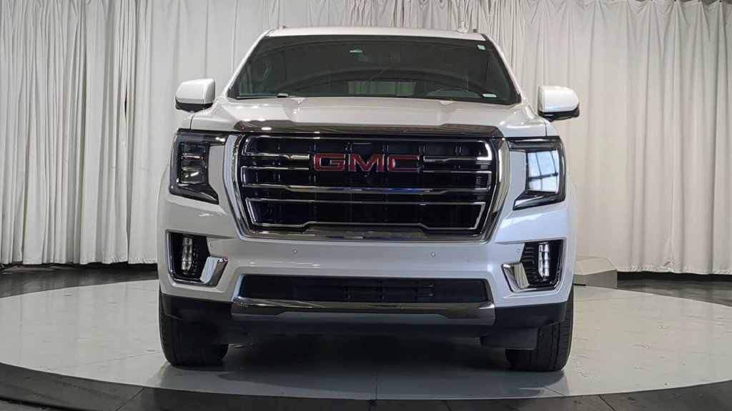 Used 2024 GMC Yukon XL SLT w/ SLT Luxury Package AWD/4WD image 3