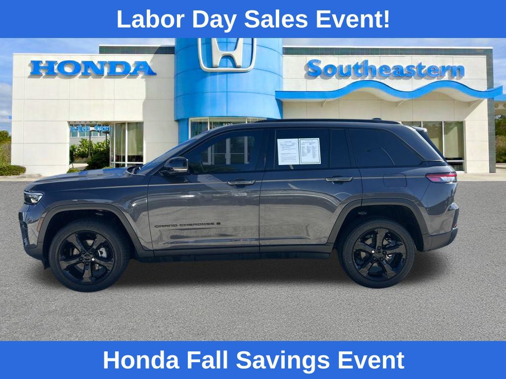 Used 2024 Jeep Grand Cherokee Altitude AWD/4WD image 6