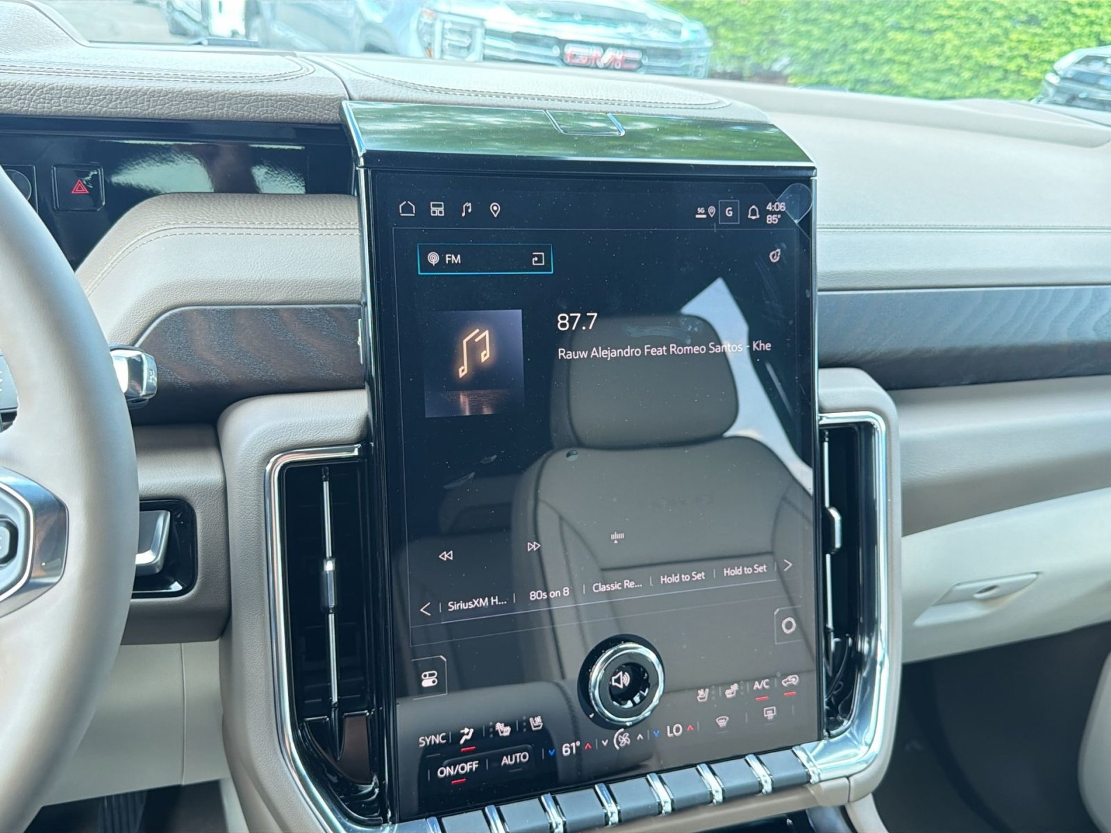 New 2026 GMC Yukon XL Denali w/ Denali Reserve Package AWD/4WD image 18