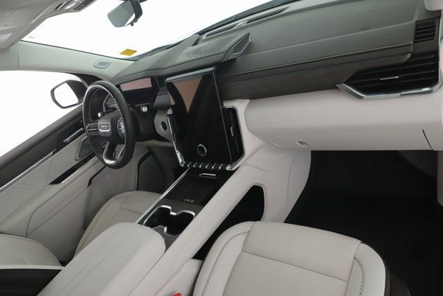 Used 2025 GMC Acadia Denali w/ Super Cruise Package image 34