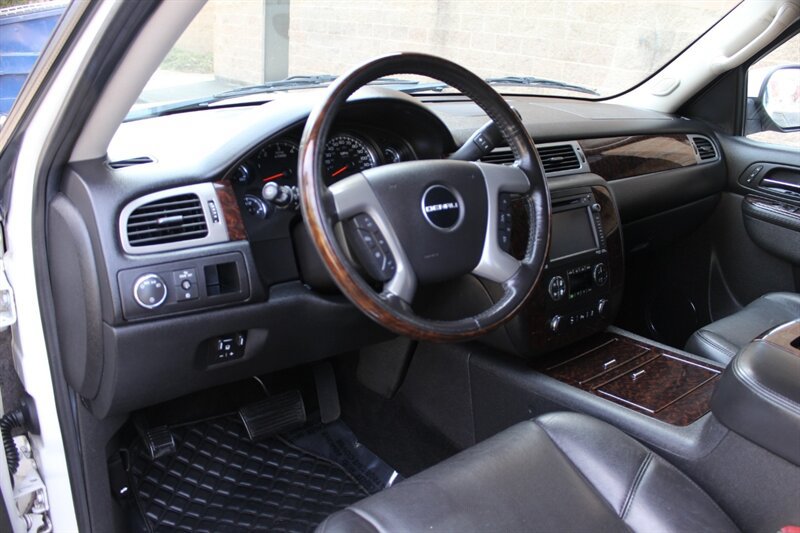 Used 2014 GMC Yukon XL Denali AWD/4WD image 9