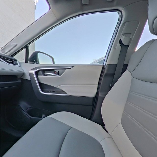 Used 2023 Toyota RAV4 XLE Premium image 26