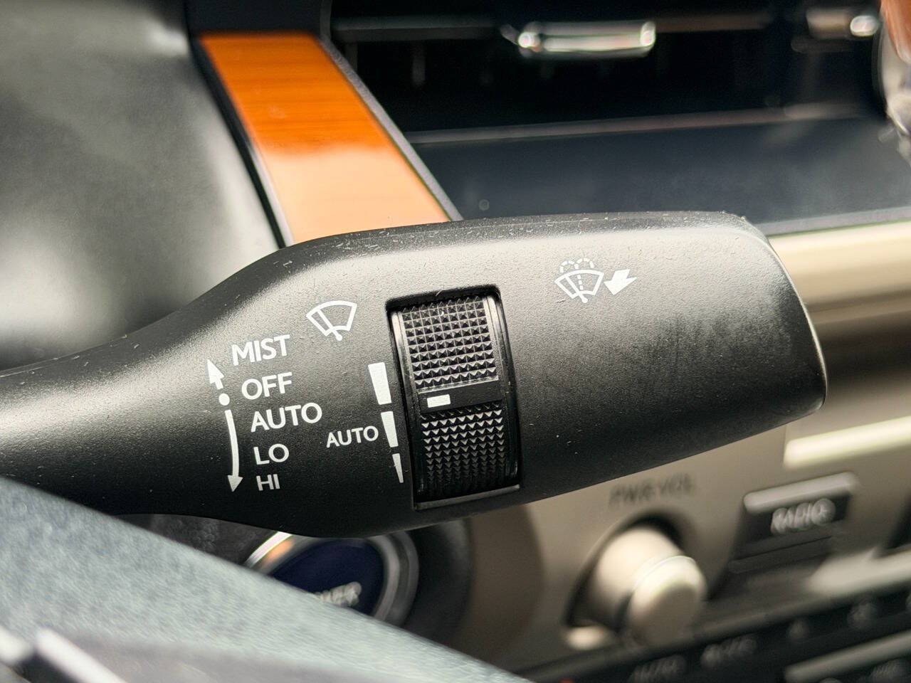 Used 2013 Lexus ES 300h w/ Luxury Pkg FWD image 34