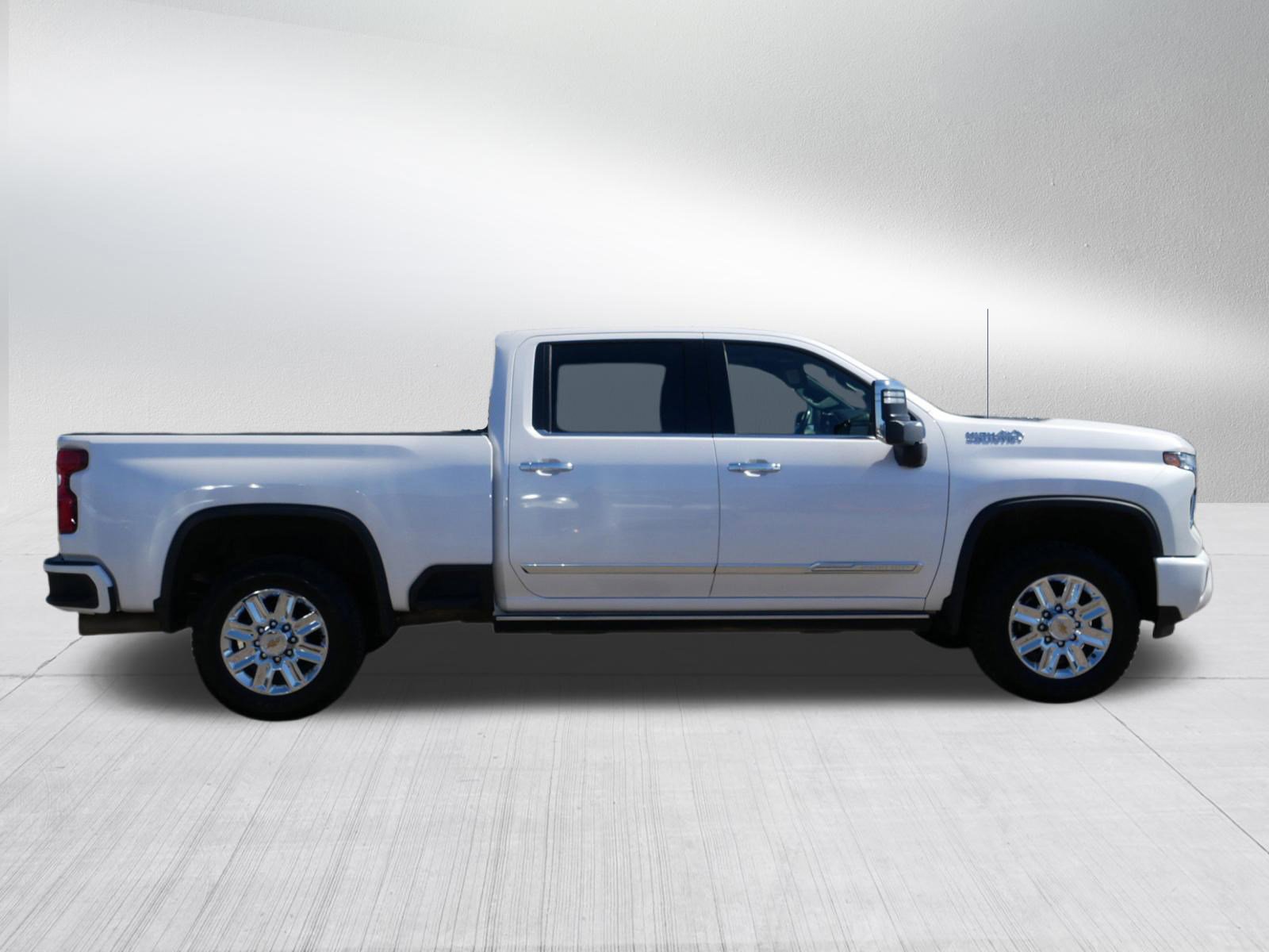Used 2024 Chevrolet Silverado 2500 High Country w/ Technology Package AWD/4WD image 8