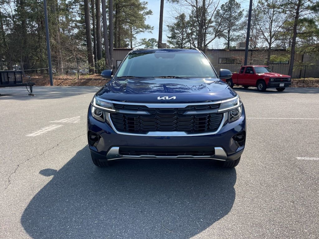 Certified 2025 Kia Seltos EX w/ EX Sunroof Package image 3