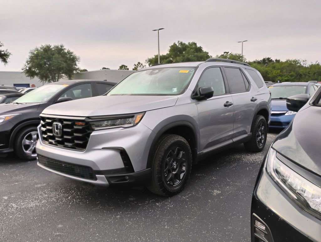 Used 2025 Honda Pilot TrailSport image 6