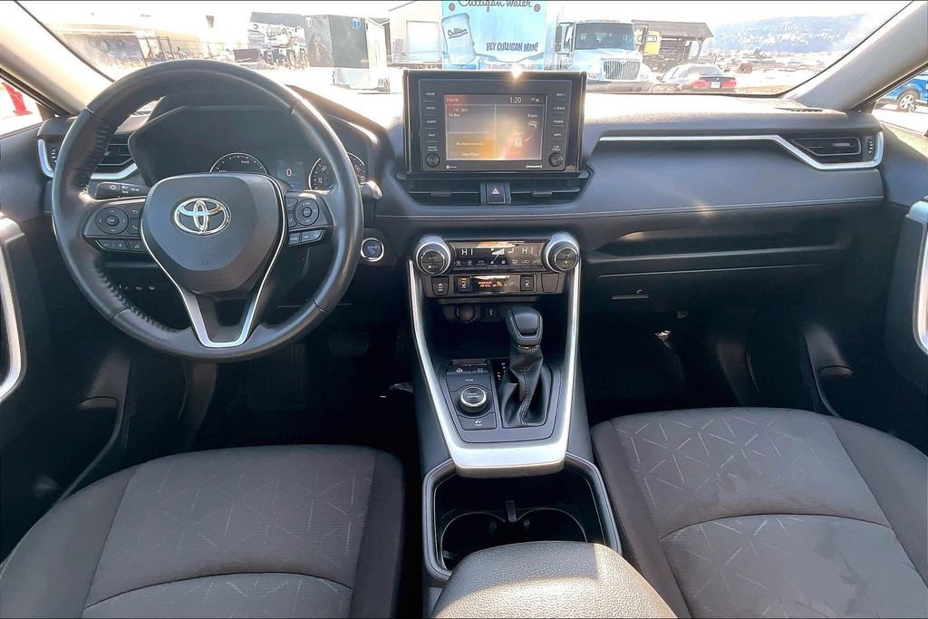 Used 2022 Toyota RAV4 XLE w/ Convenience Package image 16