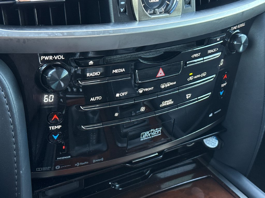 Used 2021 Lexus LX 570 4WD w/ Luxury Package image 21