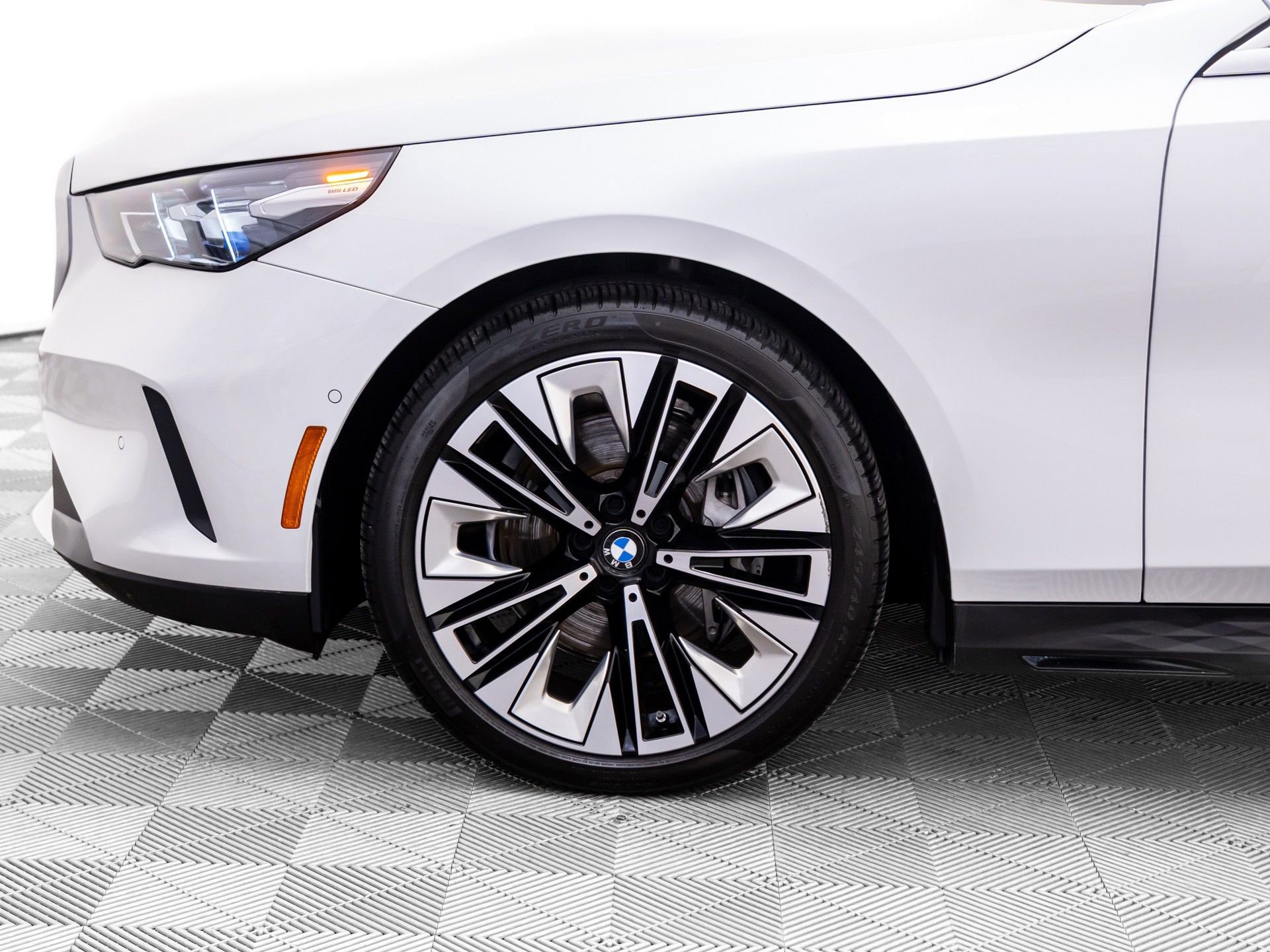 Certified 2024 BMW 540i xDrive image 36