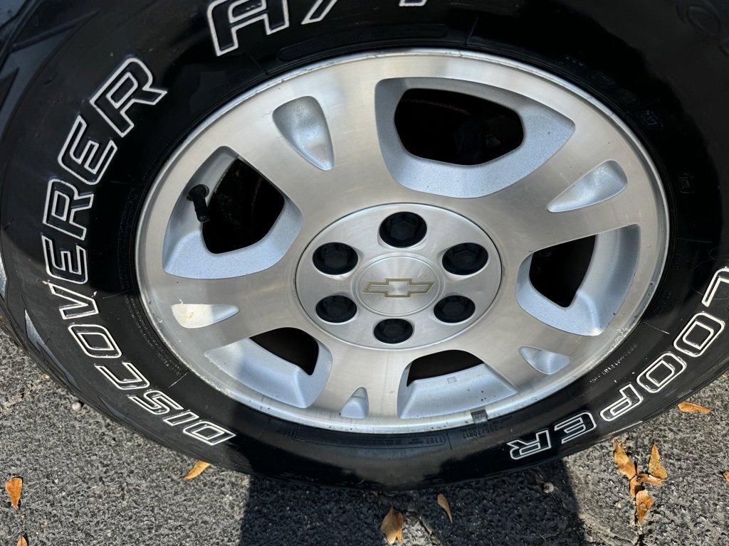 Used 2005 Chevrolet Avalanche Z71 w/ Sun And Sound Package image 6