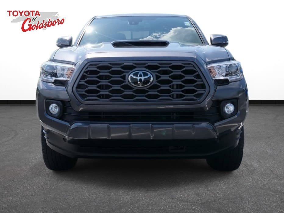 Used 2022 Toyota Tacoma TRD Sport image 2